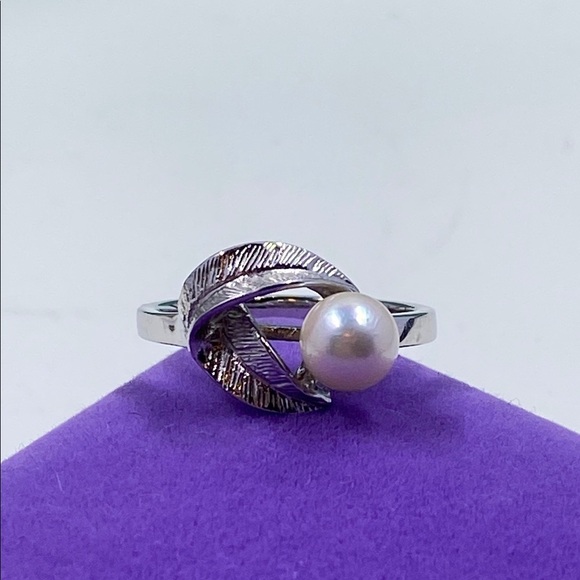 💛 Elegant Silver Pearl Leaf Ring - Picture 2 of 8